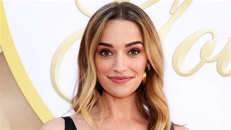 Who Is Ginny & Georgia Star Brianne Howeys Husband, Matt。